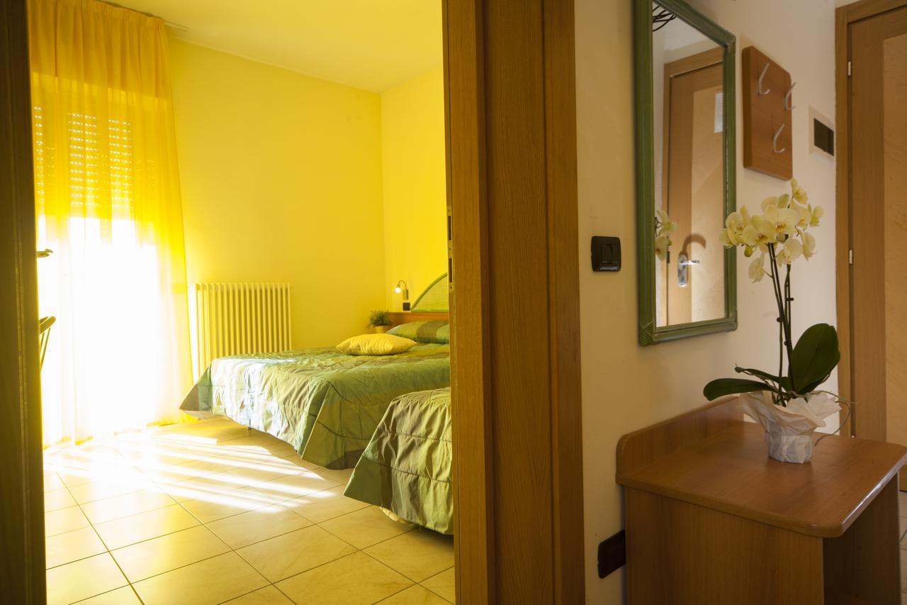 Residence Il Capodoglio Rimini Eksteriør bilde