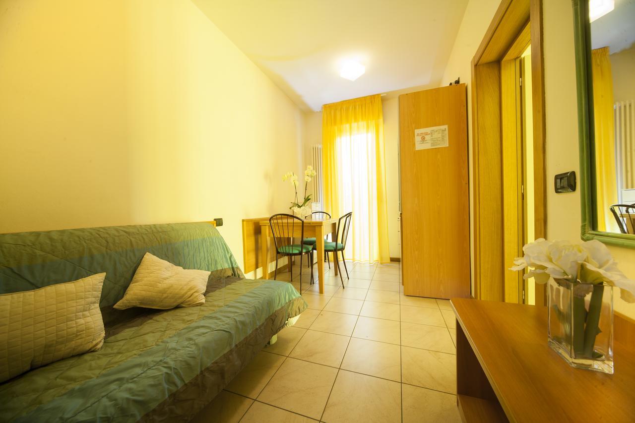 Residence Il Capodoglio Rimini Eksteriør bilde
