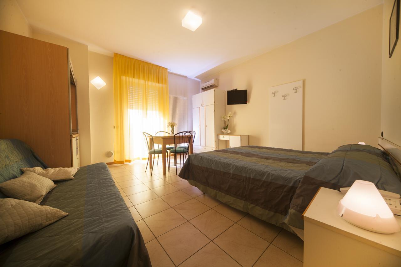 Residence Il Capodoglio Rimini Eksteriør bilde